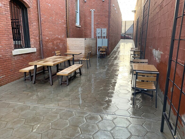 More Photos Of 358 Main St, Memphis Storefront Retail Residential For Lease