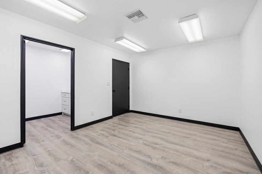 More Photos Of 916 N Wilmington Blvd, Wilmington Warehouse For Sale