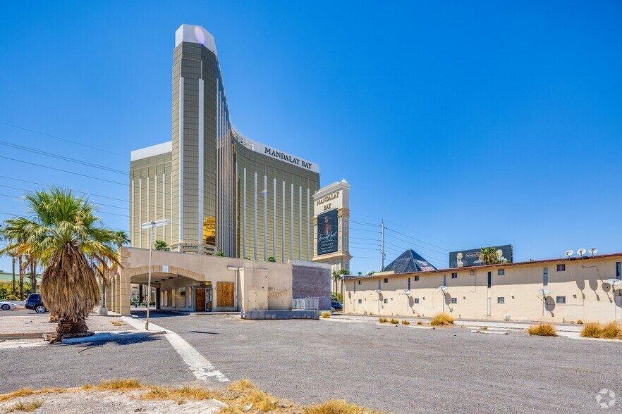 More Photos Of 3969 Las Vegas Blvd S, Las Vegas Bar For Lease