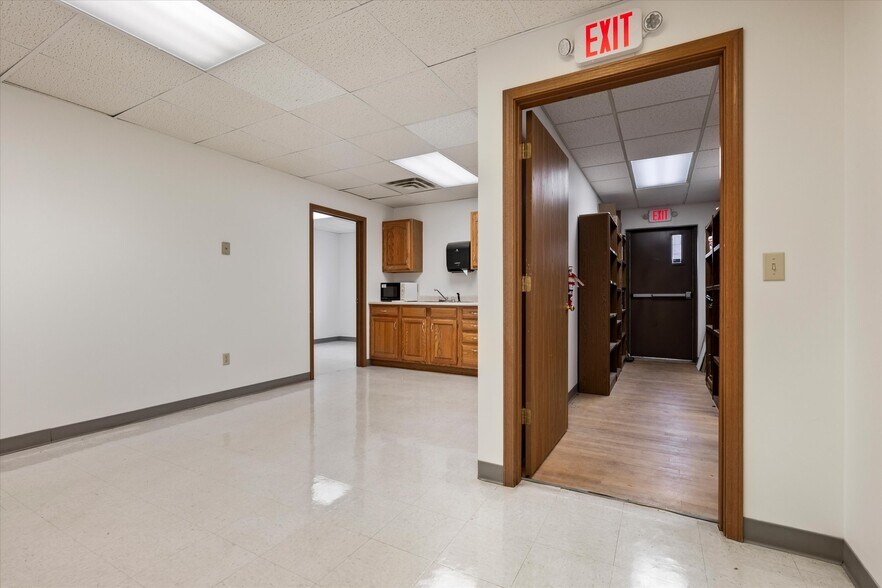 More Photos Of 18 Sportsman Dr, Clarion Medical For Lease