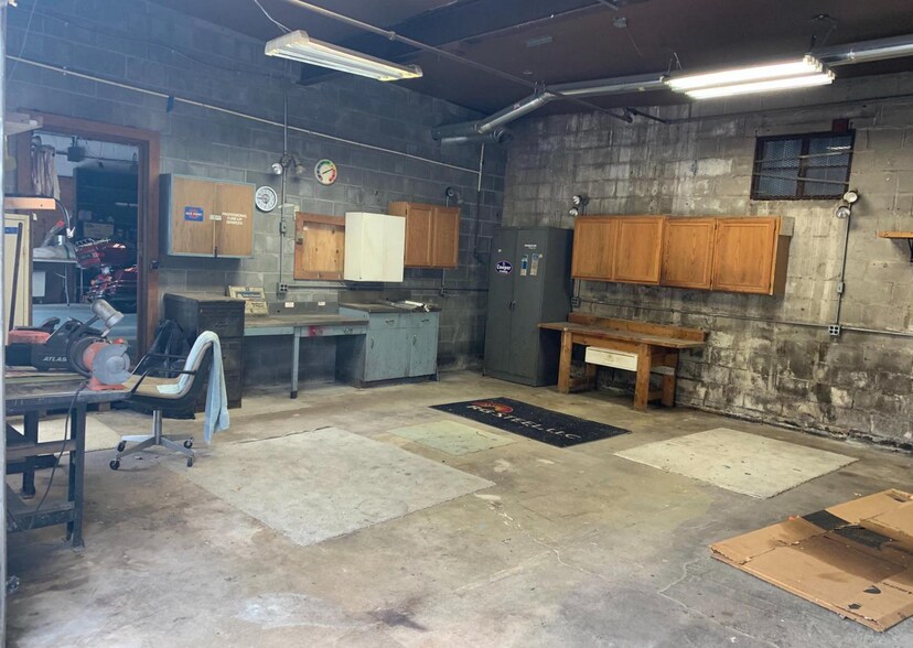 More Photos Of 2712 Sparrows Point Rd, Baltimore Light Manufacturing For Sale