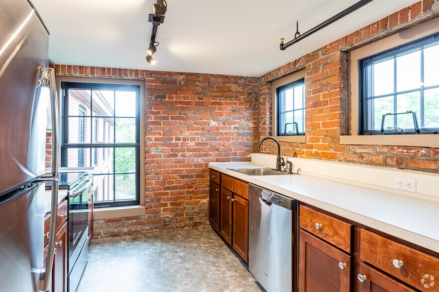 More Photos Of 58 Pomfret St, Putnam Apartments For Lease