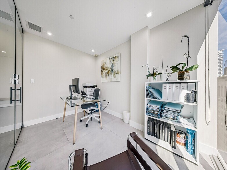More Photos Of 150 SE 2nd Ave, Miami Office Residential For Sale