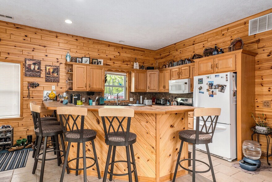 More Photos Of 10392 Houghton Lake dr, Houghton Lake Specialty For Sale