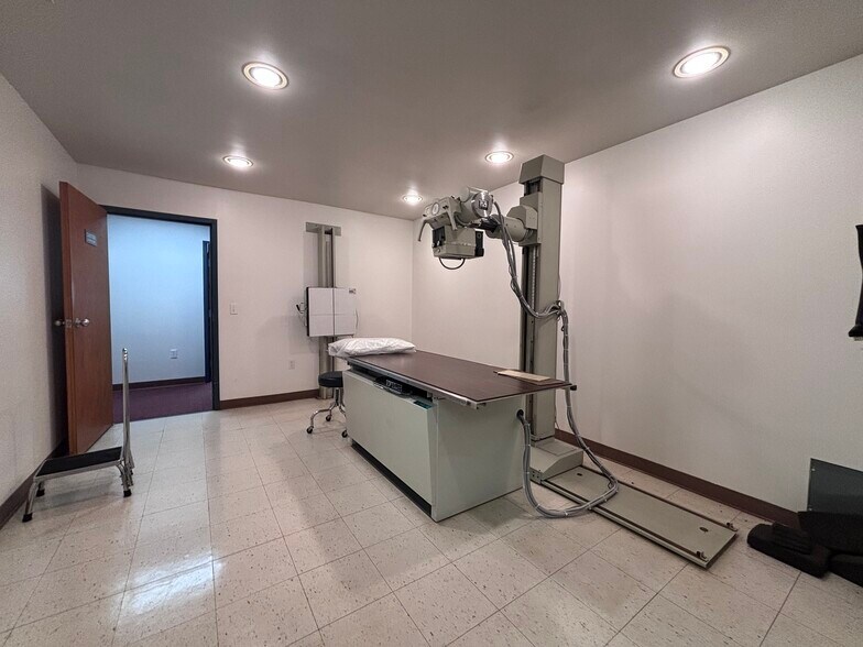 More Photos Of 501 E Cummins St, Tecumseh Medical For Sale