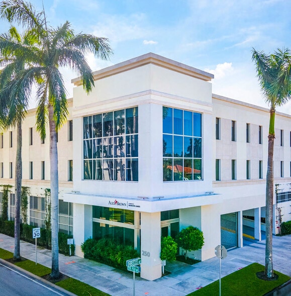 More Photos Of 250 Royal Palm Way, Palm Beach Office For Lease