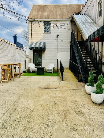 More Photos Of 10 S Crenshaw Ave, Richmond Freestanding For Lease