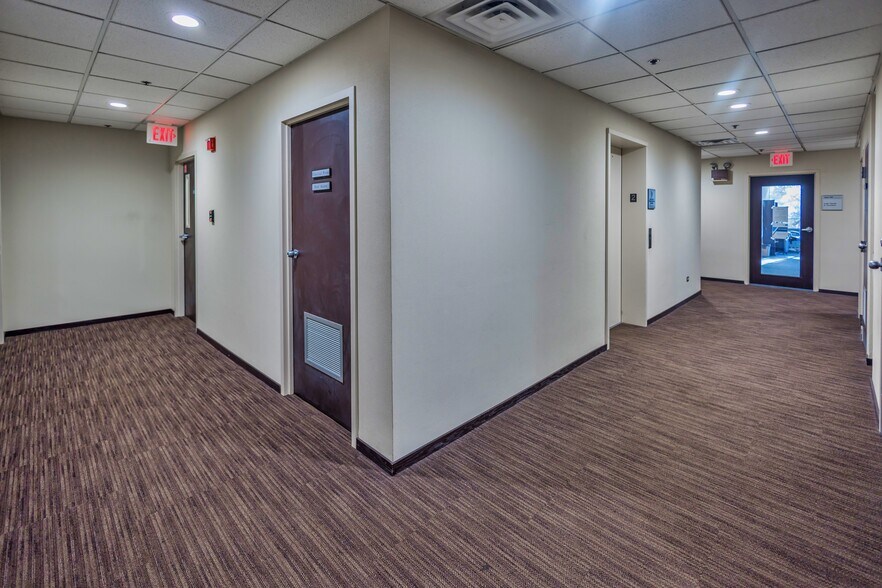 More Photos Of 619 Enterprise Dr, Oak Brook Medical For Sale