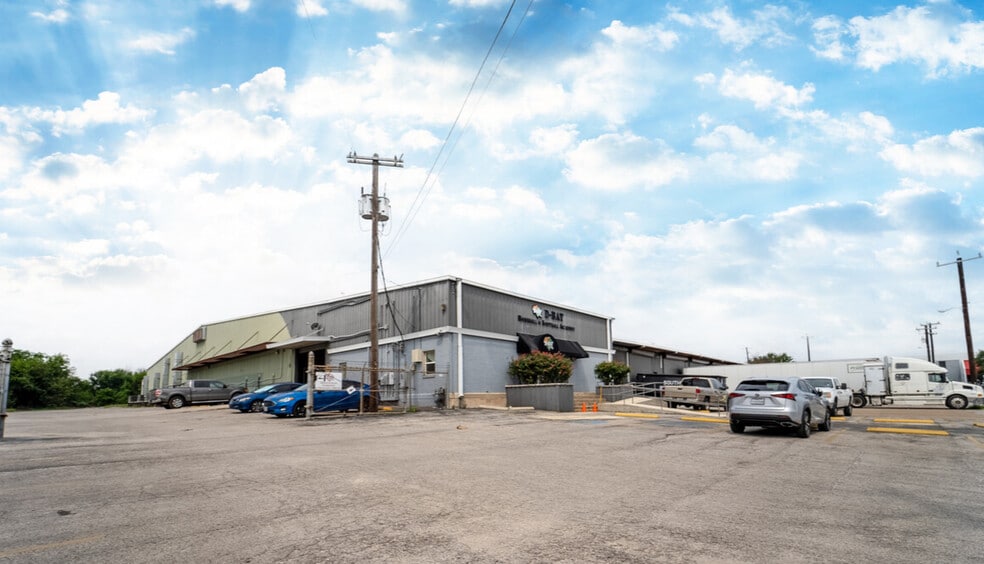 More Photos Of 2250 Chipley Cir, San Antonio Warehouse For Lease