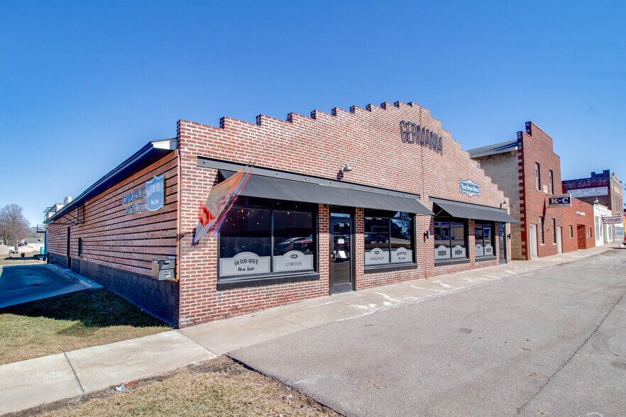 More Photos Of 309 N State St, Jerseyville Freestanding For Lease