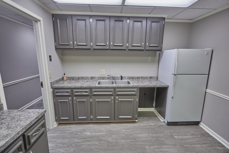 More Photos Of 18 9th St, Columbus Office For Lease