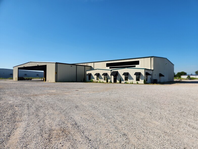 More Photos Of 351 Scottys Way, Bowling Green Service For Sale