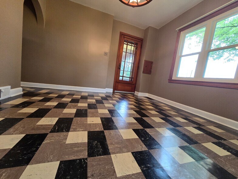 More Photos Of 368 Pittsburgh Rd, Butler Flex For Sale