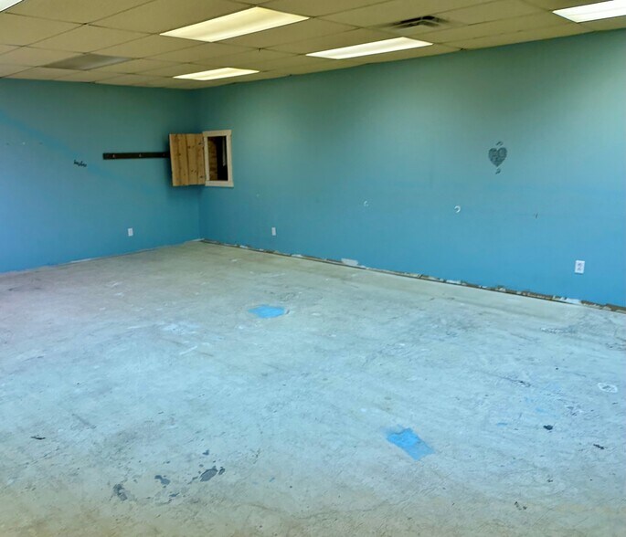 More Photos Of 27202 Harper Ave, Saint Clair Shores Storefront For Lease