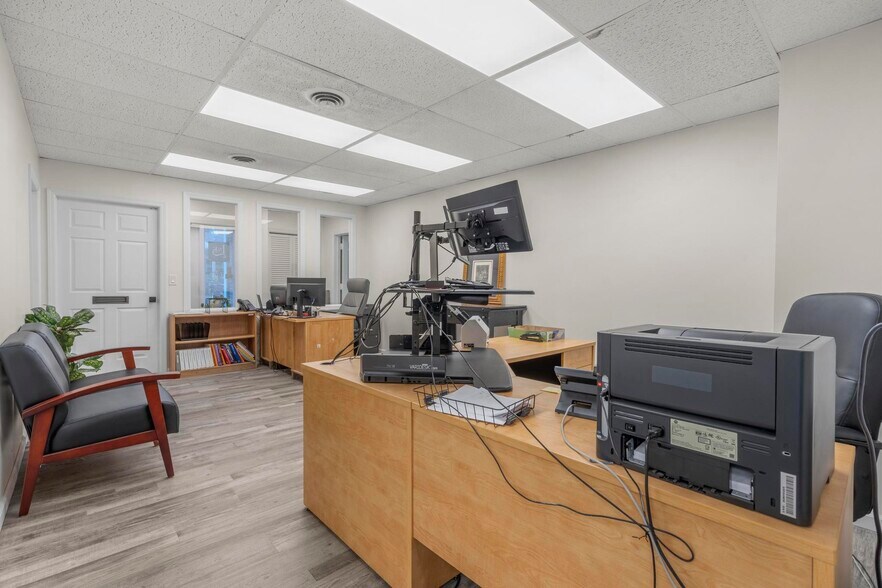 More Photos Of 276 Main St, Farmington Medical For Sale