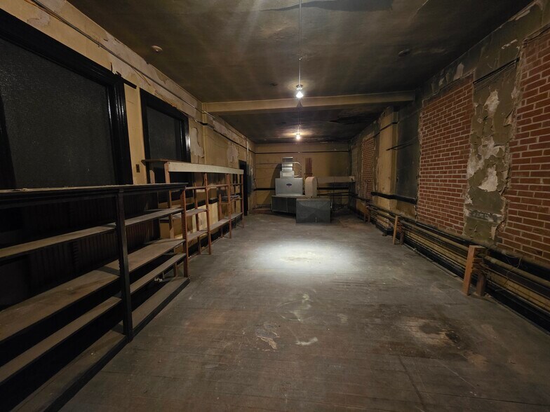 More Photos Of 124 E Front St, Sikeston Flex For Sale