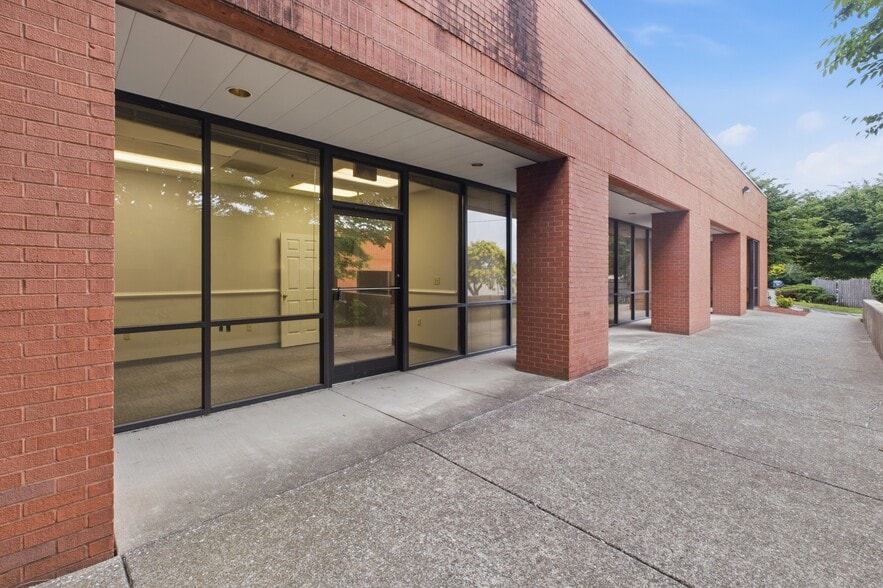 More Photos Of 104-176 Cude Ln, Madison Medical For Lease