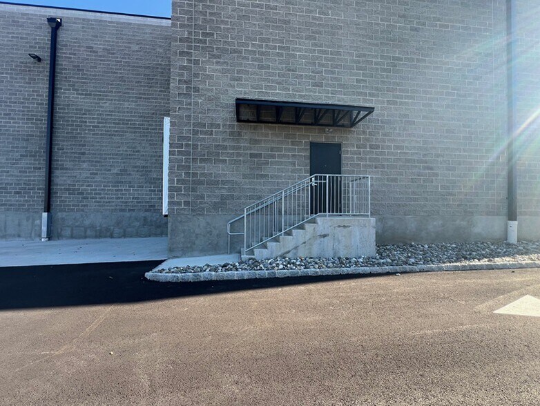 More Photos Of 131 Fairfield Rd, Fairfield Distribution For Lease