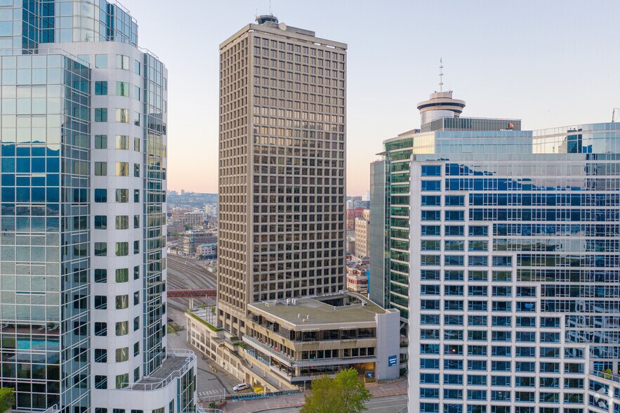 More Photos Of 200 Granville St, Vancouver Office For Sale