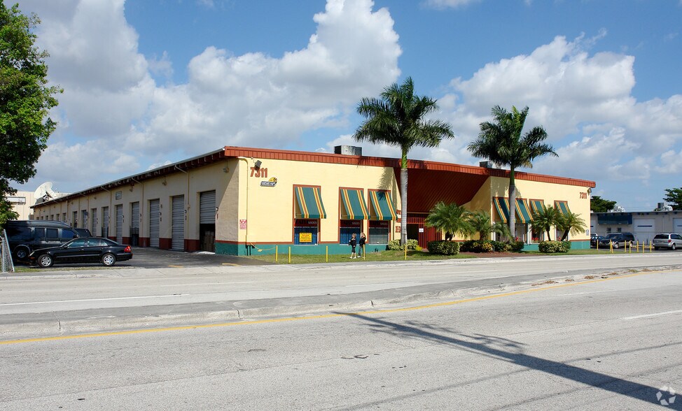 More Photos Of 7311-7323 NW 12th St, Miami Light Distribution For Sale