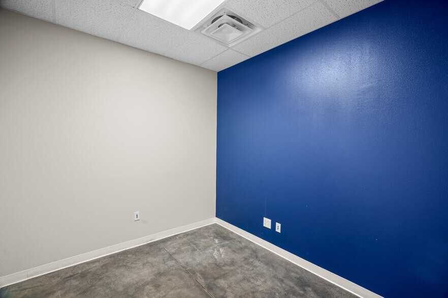 More Photos Of 2000 Lomaland Dr, El Paso Storefront Retail Office For Lease