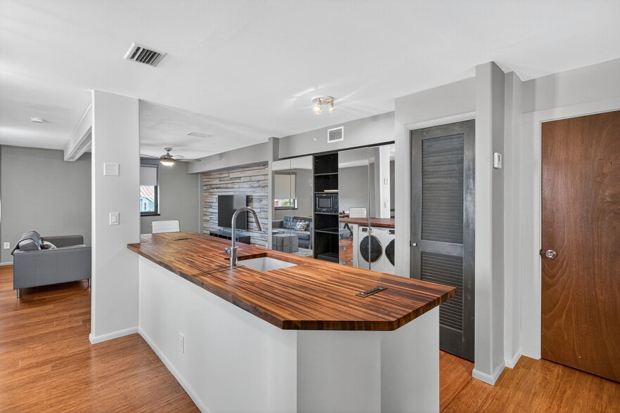 More Photos Of 5657 Shore S blvd, Gulfport Specialty For Sale