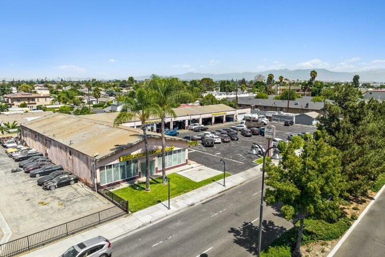 More Photos Of 12121 Lakewood Blvd, Downey Auto Repair For Lease