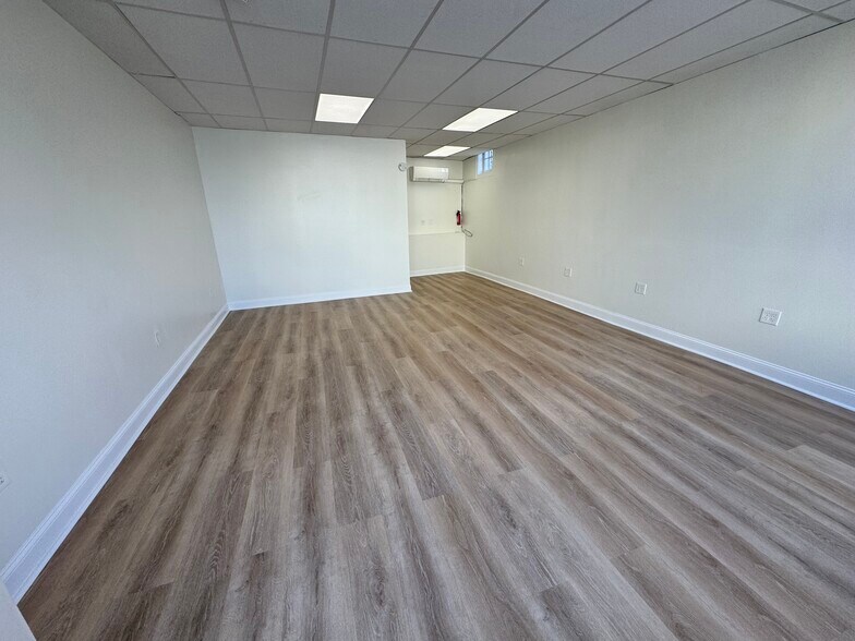 More Photos Of 3 Pearl St, Mystic Storefront Retail Residential For Lease