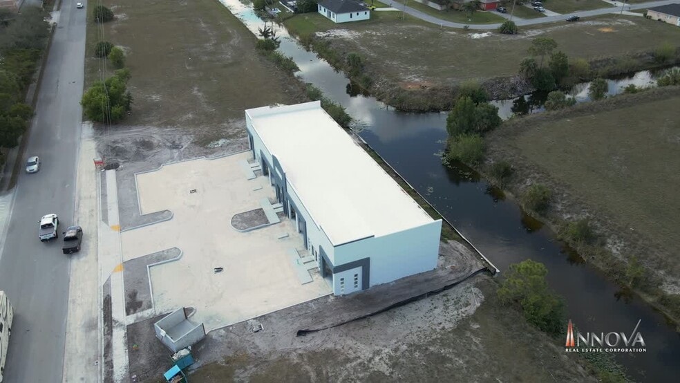 More Photos Of 1913 NE 10th Ter, Cape Coral Flex For Lease