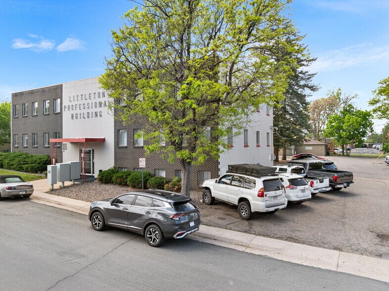 More Photos Of 709 W Littleton Blvd, Littleton Office For Sale