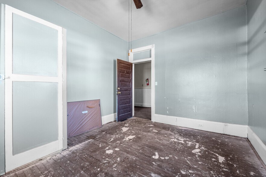 More Photos Of 421 Vine St, Eden Hotel For Sale