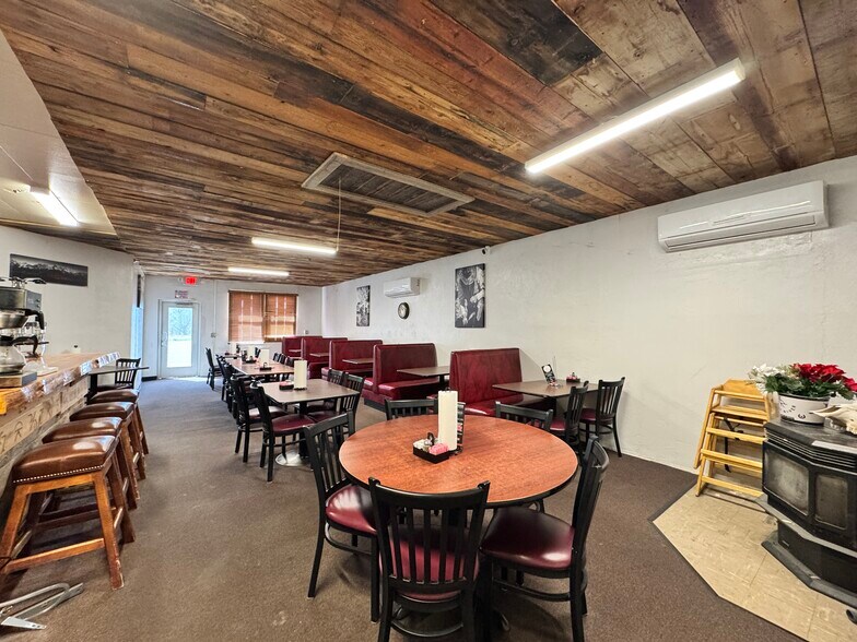 More Photos Of 1550 Missouri Valley Rd, Riverton Restaurant For Sale