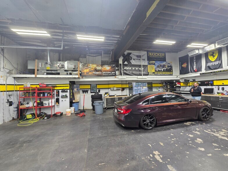 More Photos Of 311-313 W Jericho Tpke, Huntington Storefront For Sale