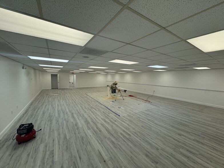 More Photos Of 1288 N Tamiami Trl, North Fort Myers Office For Sale