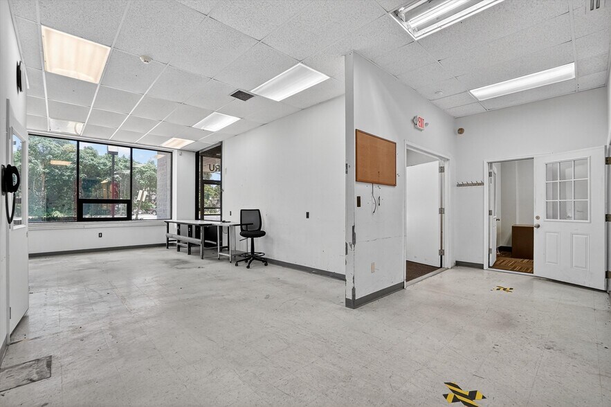 More Photos Of 74 Brookside Ave, Chester General Retail For Lease