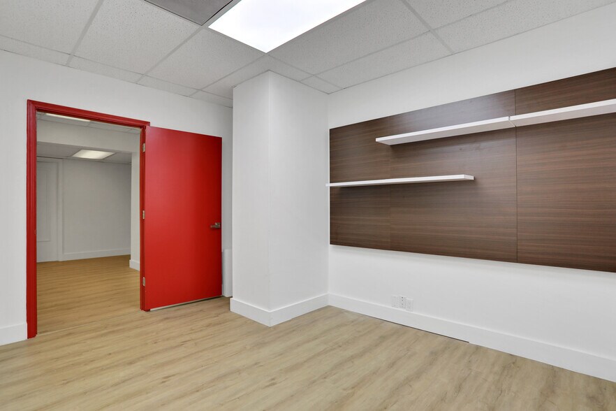 More Photos Of 300 W Adams St, Jacksonville Office For Sale