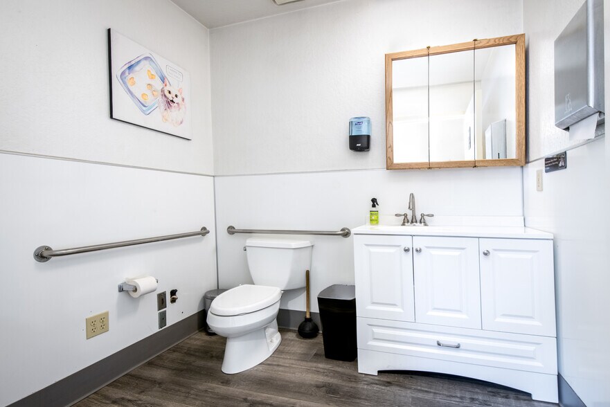 More Photos Of 810 Whispering Pines Ln, Grass Valley Refrigeration Cold Storage For Sale