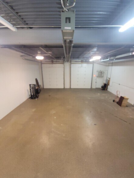 More Photos Of 13419 Fenway Blvd, Hugo Warehouse For Sale