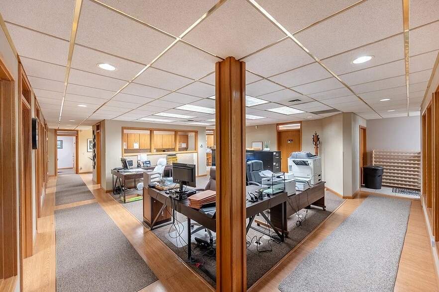 More Photos Of 100 E Broadway Ave, Moses Lake Office For Lease