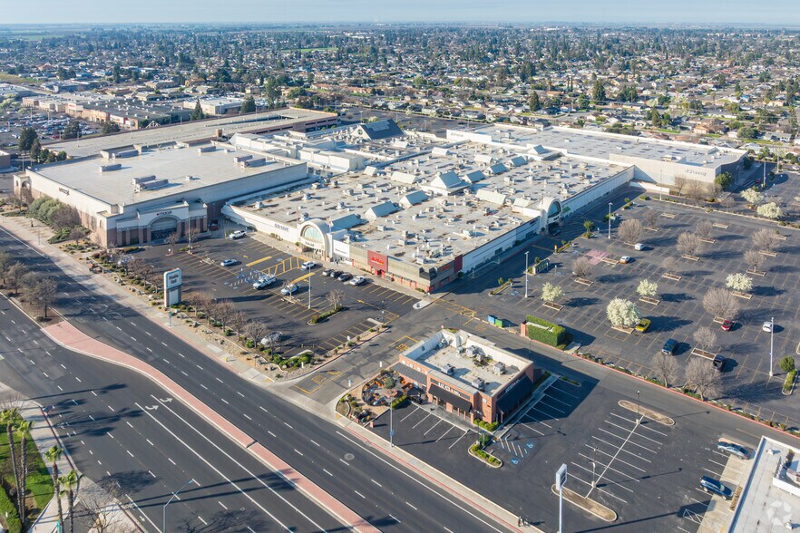 More Photos Of 2031 S Mooney Blvd, Visalia Unknown For Lease