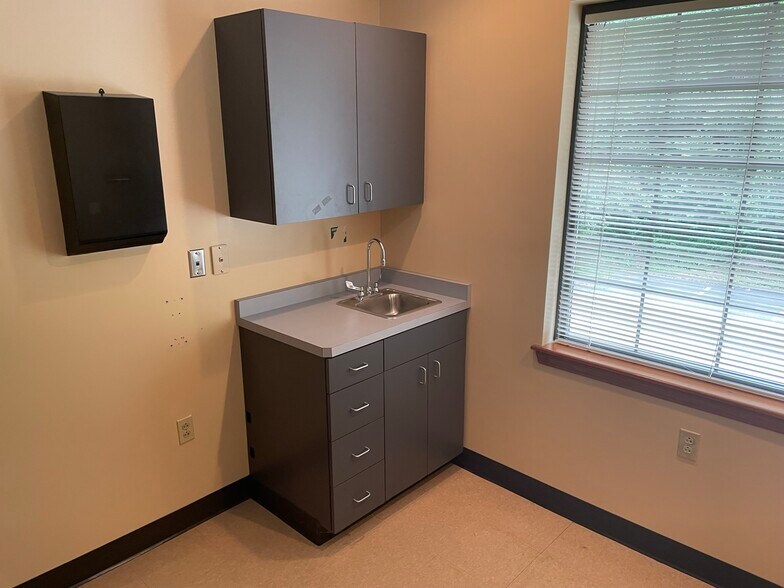 More Photos Of 1000 Integrity Dr, Pittsburgh Medical For Lease