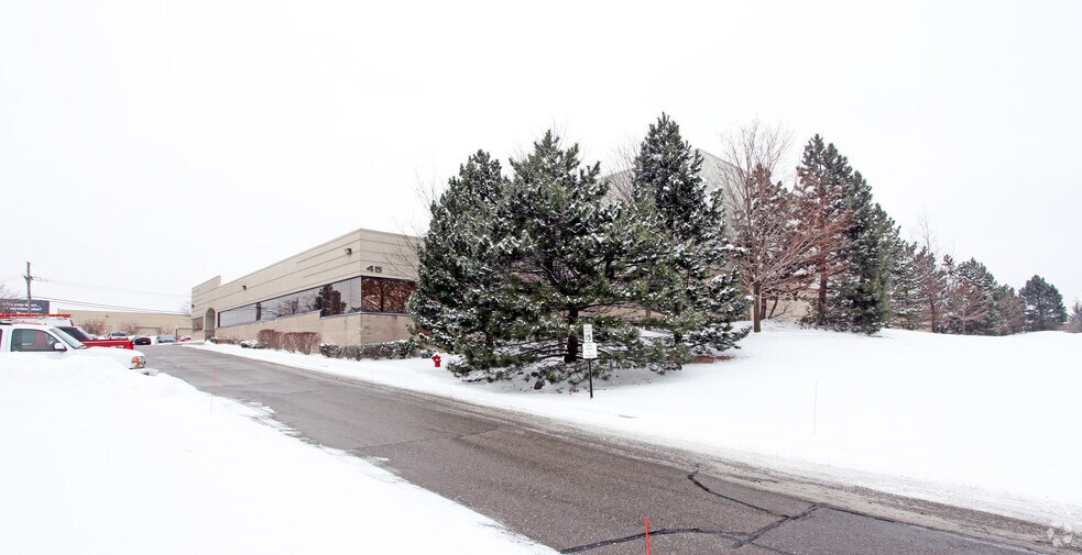 More Photos Of 45 Northpointe Dr, Lake Orion Manufacturing For Lease