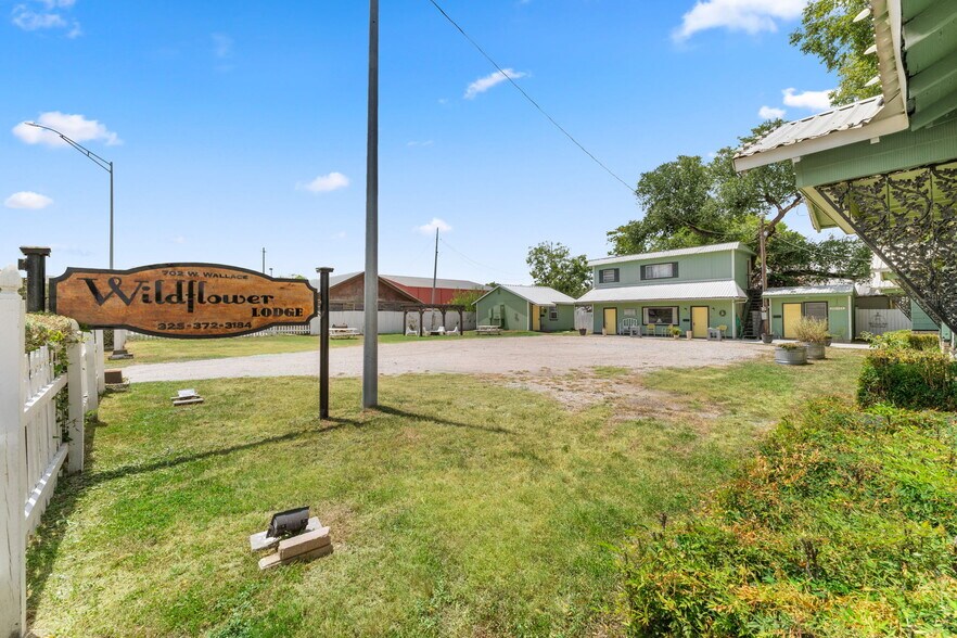 More Photos Of 702 W Wallace St, San Saba Hotel For Sale