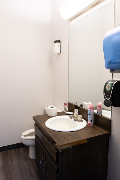 More Photos Of 115 W 1st St, Dumas Medical For Lease