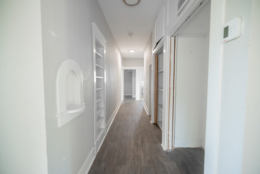 More Photos Of 1119 Smith St, Waller Office Residential For Lease