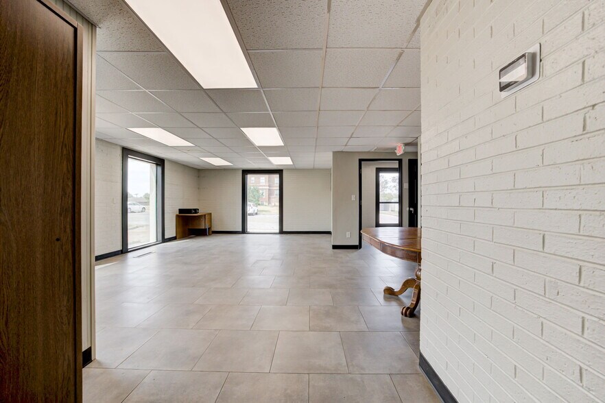 More Photos Of 324 N 19th St, Guthrie Office For Sale