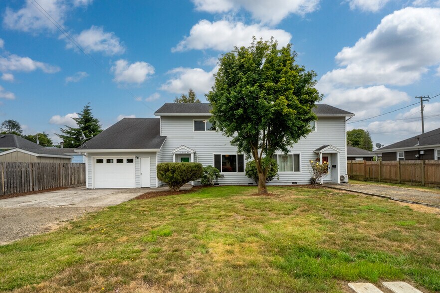 More Photos Of 1009-1011 Grove Ave, Tillamook Apartments For Sale