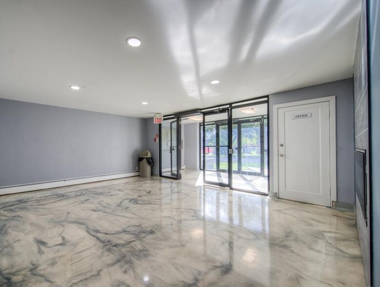 More Photos Of 30 Chatham St, Brantford Apartments For Sale