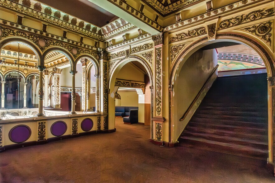 Primary Photo Of 634-640 S Alvarado St, Los Angeles Department Store For Sale