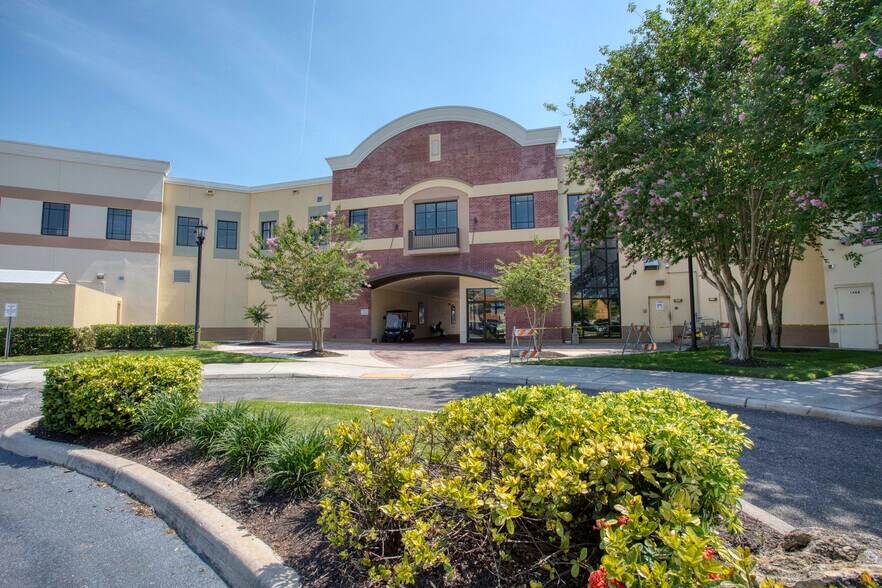 More Photos Of 1479 Town Center Dr, Lakeland Unknown For Lease
